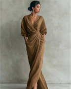 Juna - Vestido maxi minimalista con escote en V